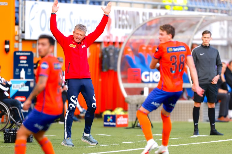 Ålesund 20200927. Aalesunds trener Lars Arne Nilsen under eliteseriekampen i fotball mellom Aalesund og Rosenborg på Color Line Stadion.Foto: Svein Ove Ekornesvåg / NTB